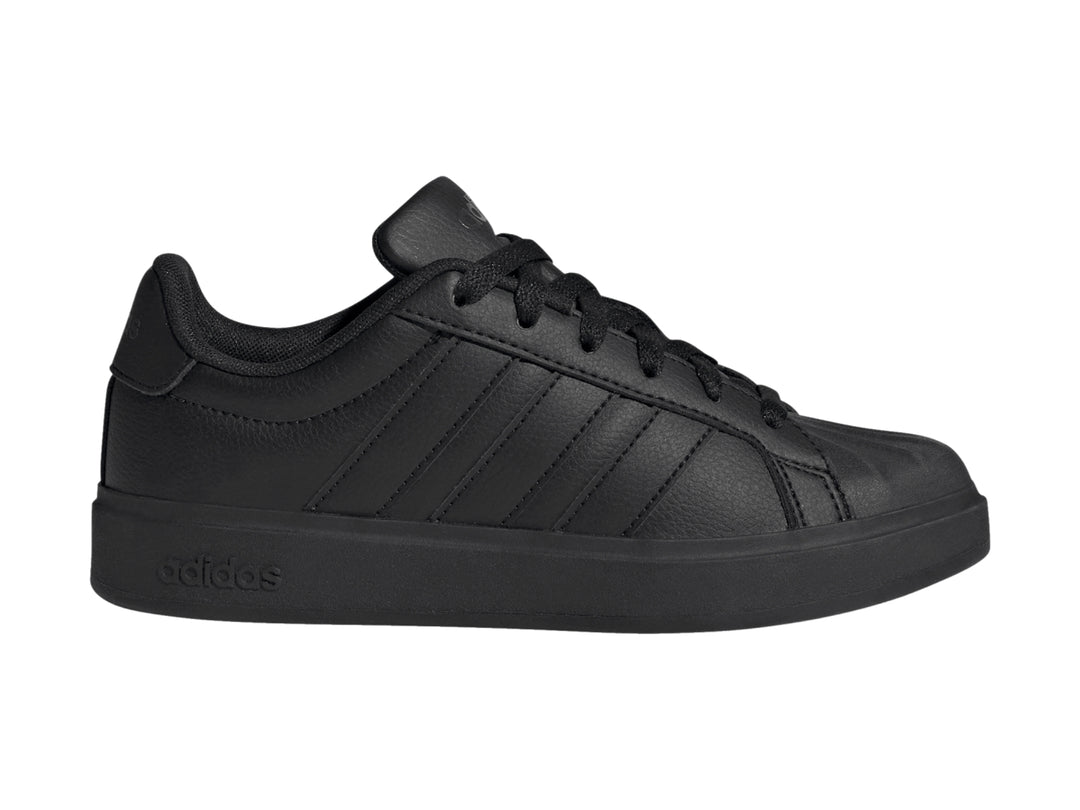 Tenis Adidas Streettalk color negro para niños con diseño clásico y suela plana.