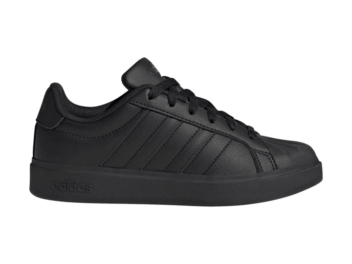 Tenis Adidas Streettalk color negro para niños con diseño clásico y suela plana.