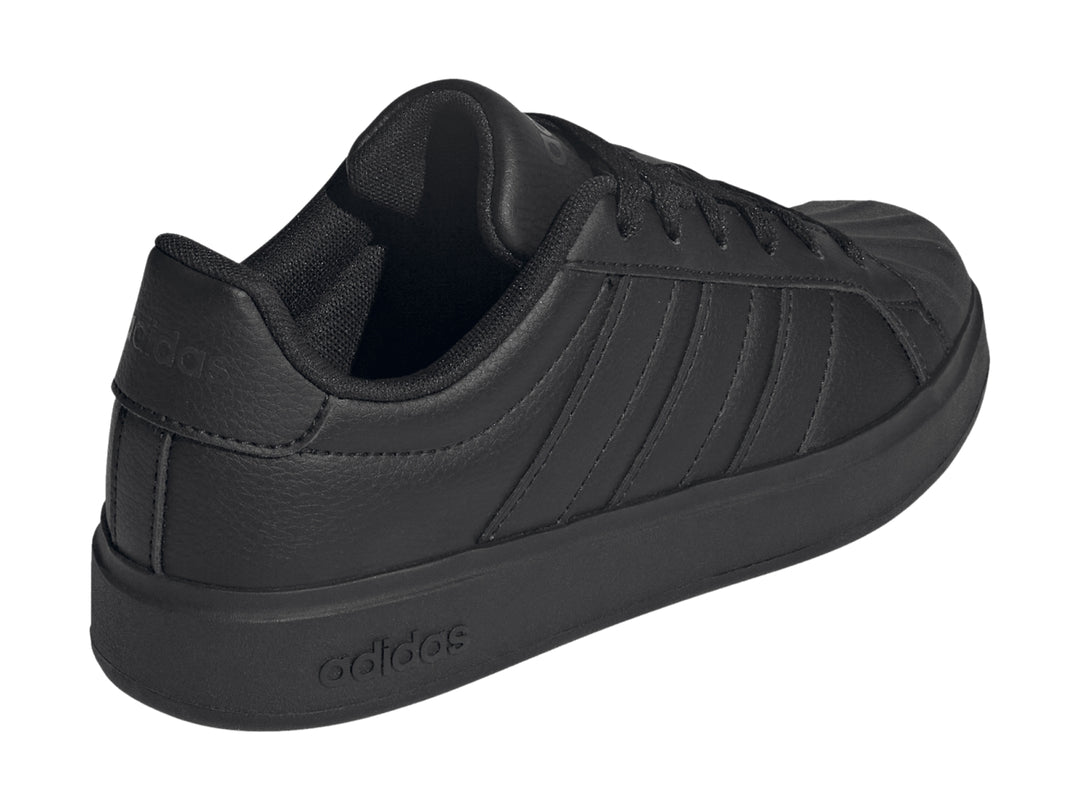Tenis Adidas Streettalk color negro para niños con diseño clásico y suela plana.