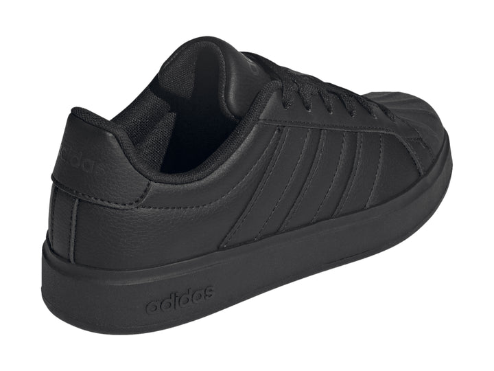 Tenis Adidas Streettalk color negro para niños con diseño clásico y suela plana.