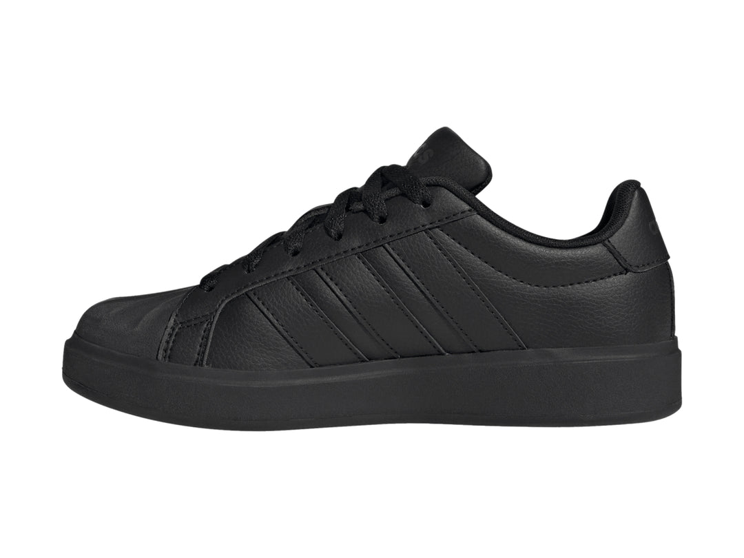Tenis Adidas Streettalk color negro para niños con diseño clásico y suela plana.