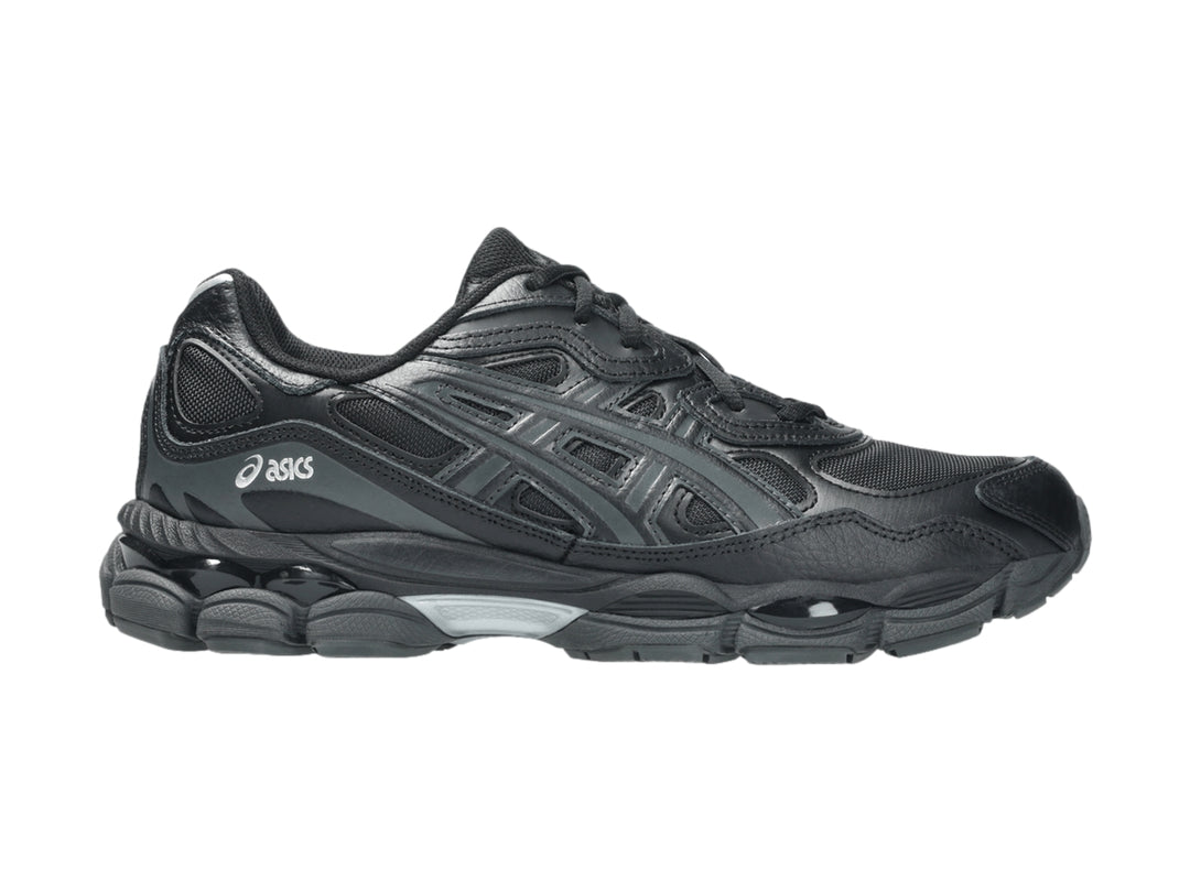 Tenis deportivos ASICS GEL-NYC en color negro con detalles en gris y suela amortiguada.