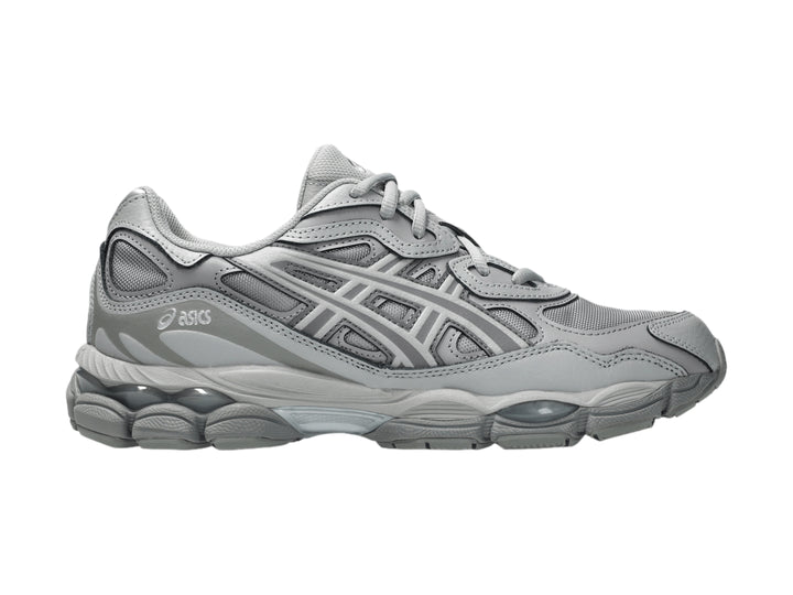 Tenis ASICS GEL-NYC color gris heather con diseño deportivo y suela amortiguada.
