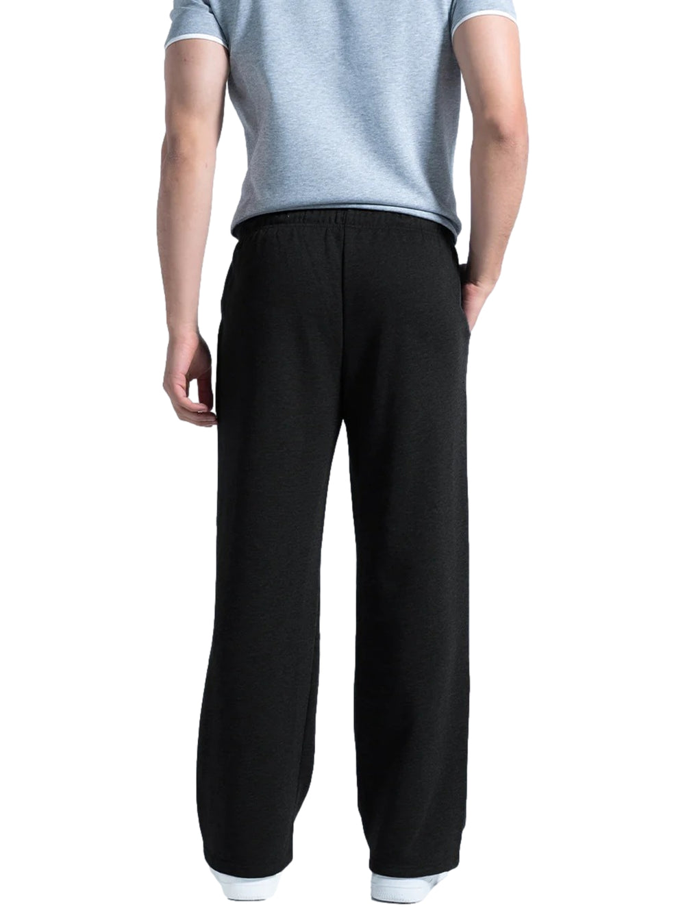 Pantalón deportivo negro de la marca Everlast con corte recto y cintura elástica.