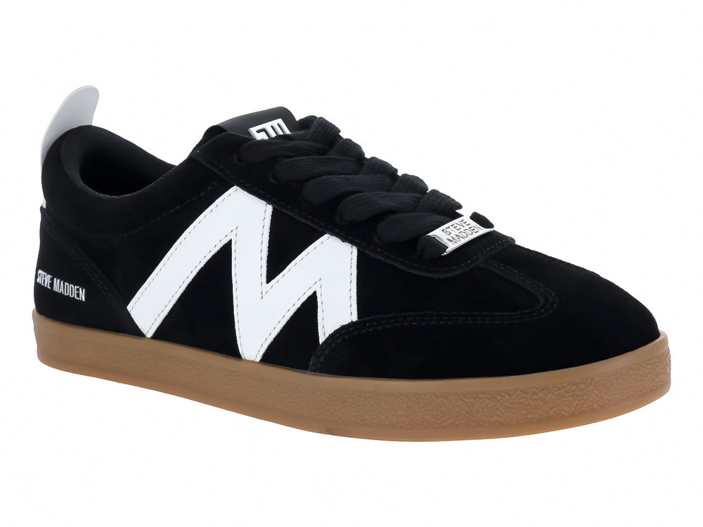 Tenis de gamuza negra con suela color café y detalle blanco lateral.