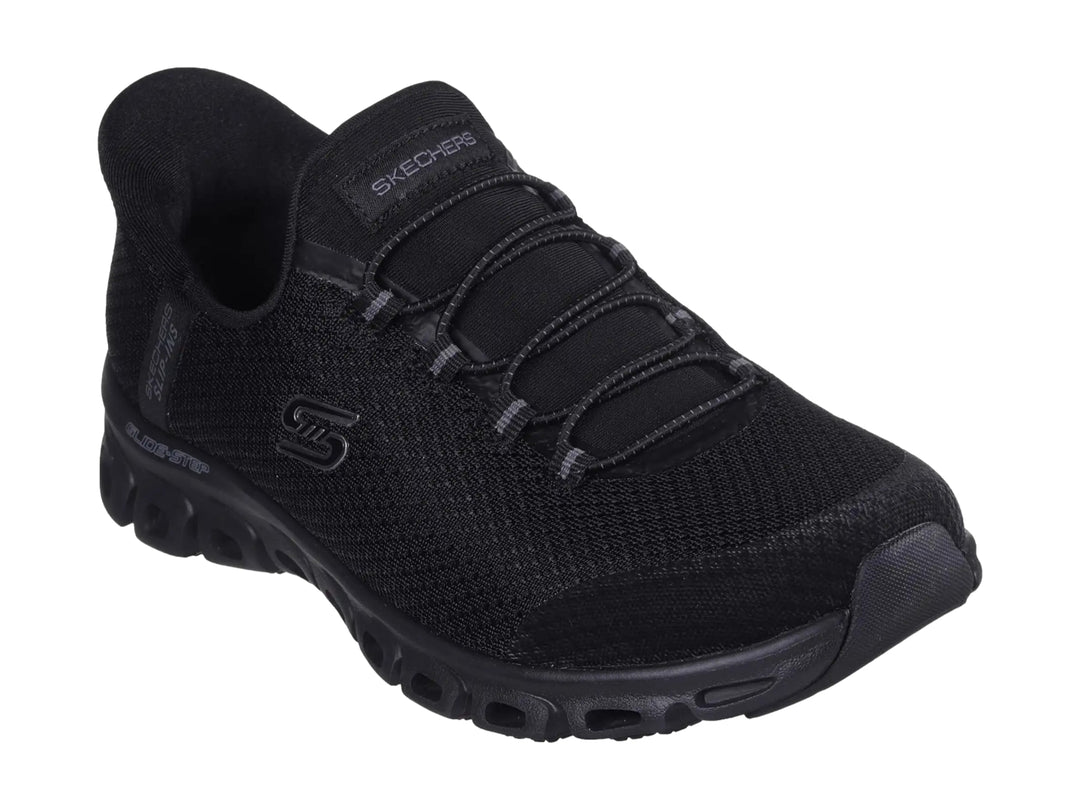 Tenis deportivos Skechers color negro con suela Glide-Step y tejido transpirable.