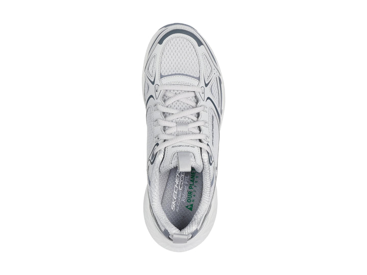 Tenis deportivos Skechers para mujer en color gris y blanco con suela blanca gruesa.