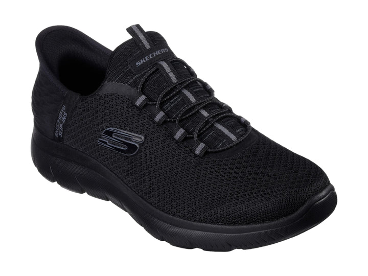 Tenis deportivos Skechers color negro con tejido de malla y suela cómoda para hombre.