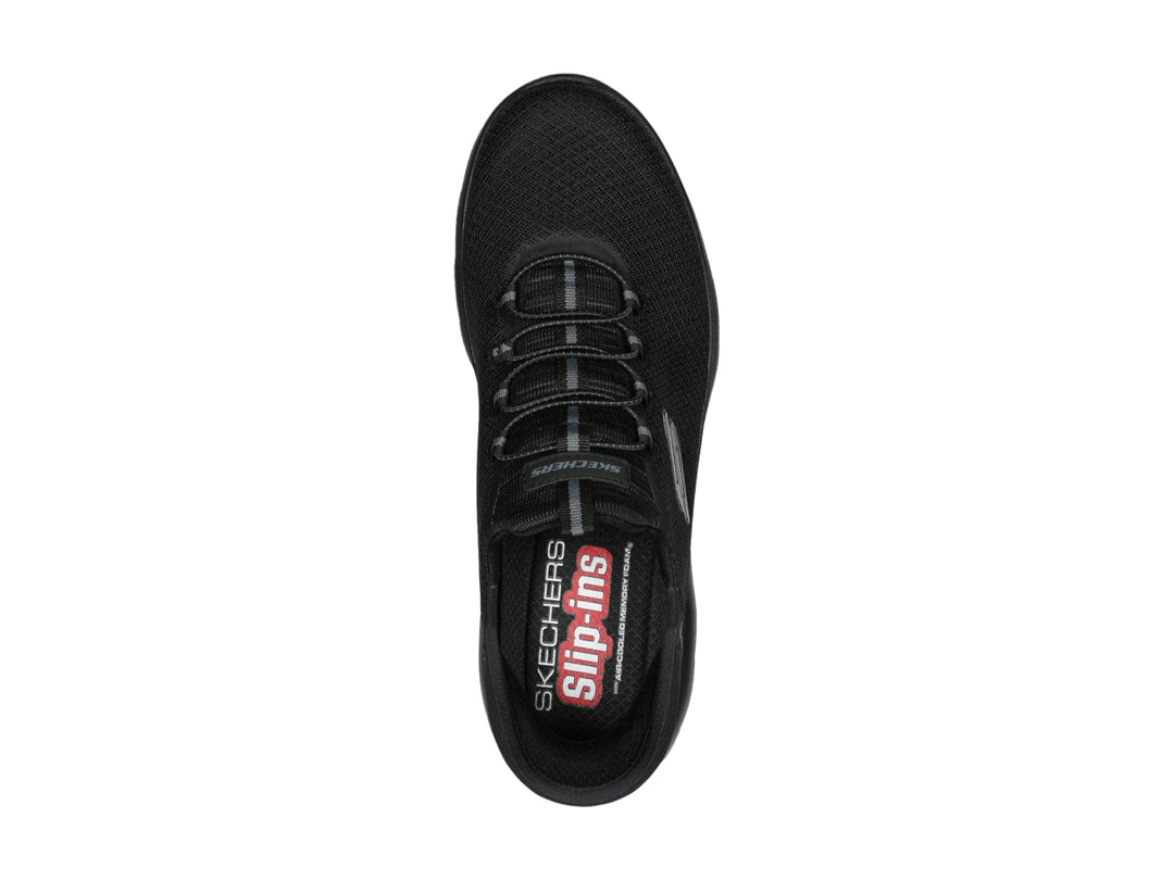 Tenis deportivos Skechers color negro con tejido de malla y suela cómoda para hombre.