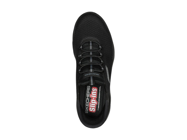 Tenis deportivos Skechers color negro con tejido de malla y suela cómoda para hombre.