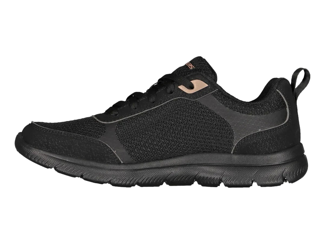 Tenis deportivos Skechers para mujer en color negro con suela flexible y detalles en tono cobre.