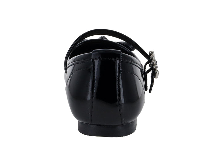 Zapato plano de charol negro con hebilla brillante y moño decorativo.