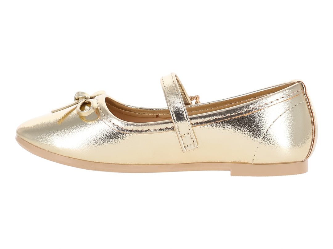 Zapato tipo ballerina color oro con moño y hebilla decorada con brillantes.