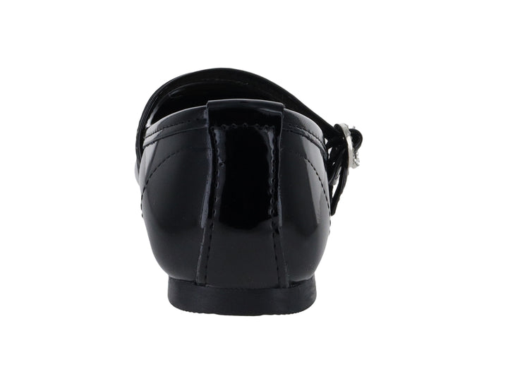 Zapato plano de charol negro con dos correas y hebillas circulares plateadas.