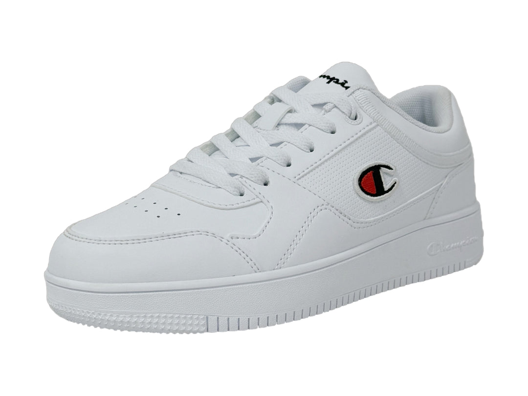 Tenis deportivos Champion color blanco para niños, con agujetas y suela plana.