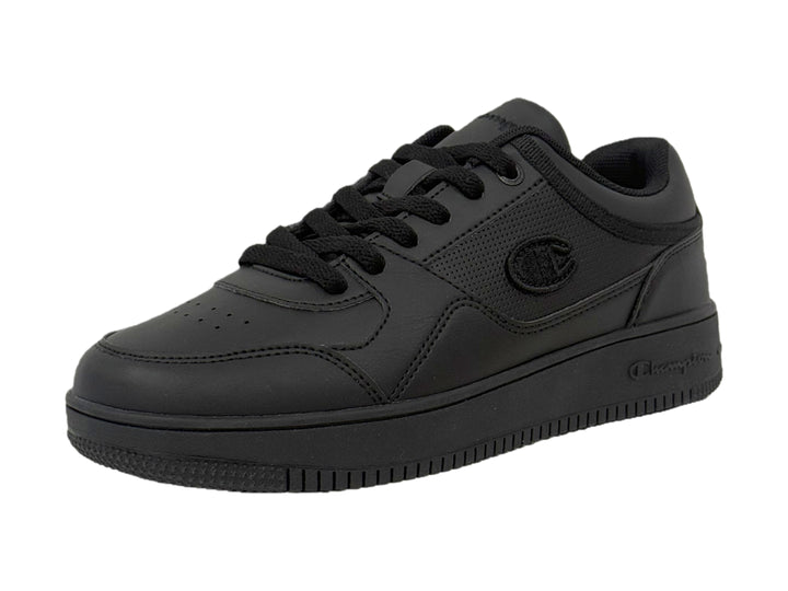 Zapatos deportivos Champion color negro sólido para niños con agujetas y suela plana.