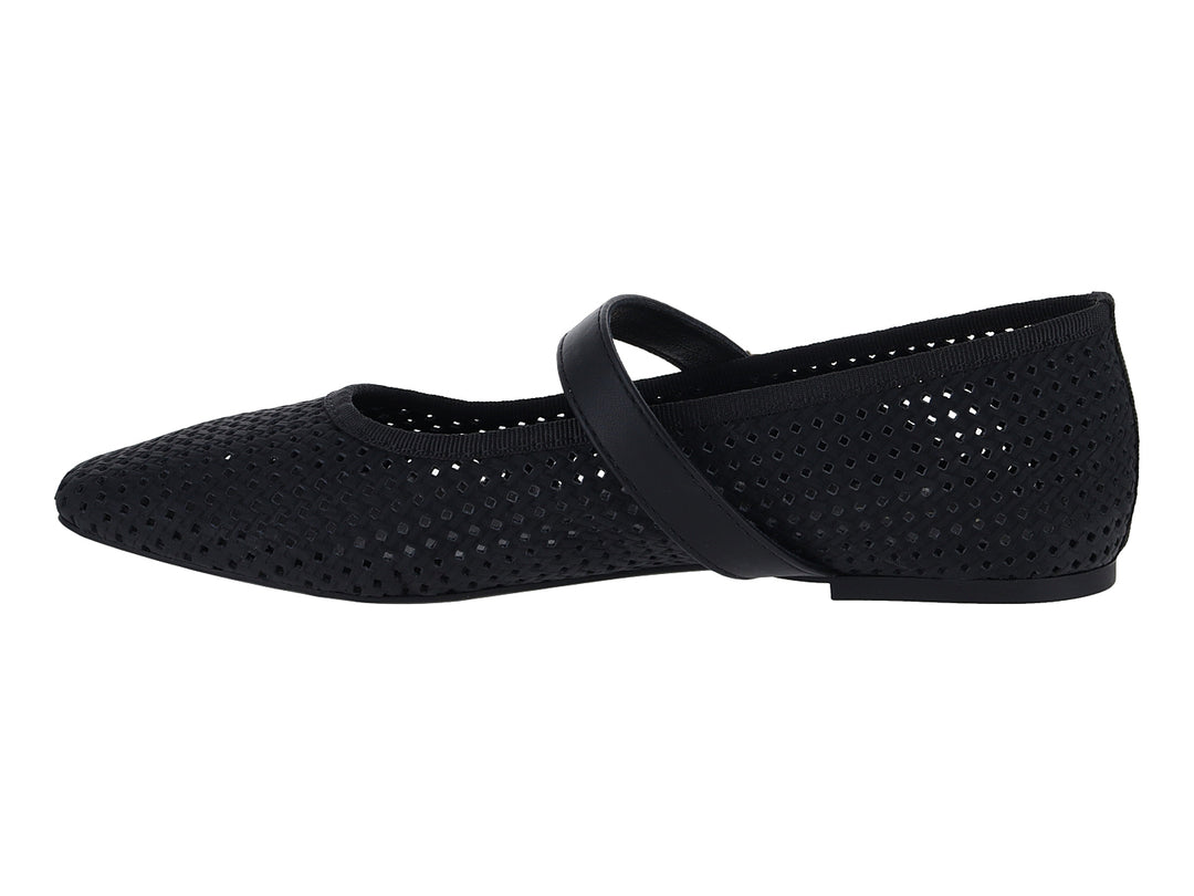 Zapatos planos tipo ballerinas color negro con diseño perforado y correa con hebilla dorada.