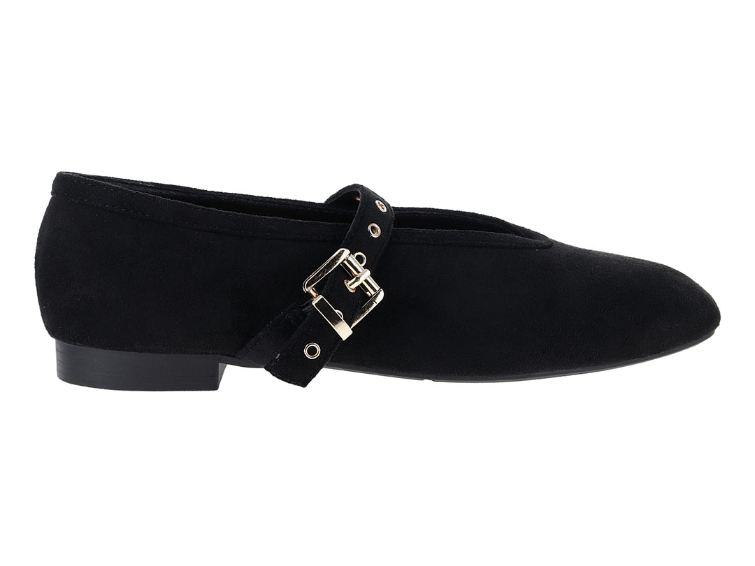 Zapato plano tipo ballerina color negro con correa y hebilla dorada.