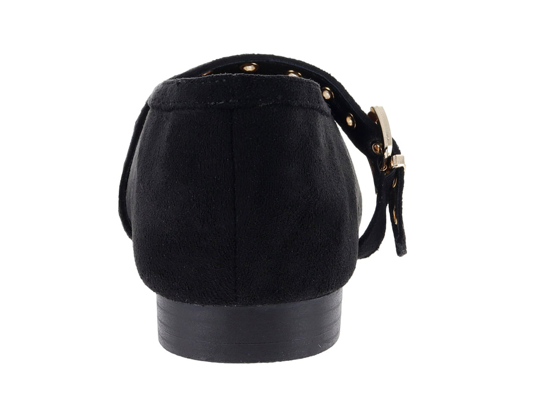 Zapato plano tipo ballerina color negro con correa y hebilla dorada.