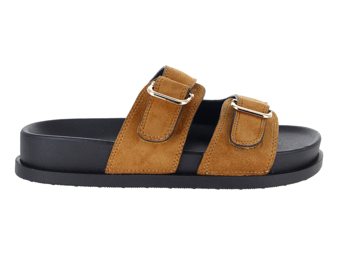 Sandalias Roze color camel con suela gruesa negra y hebillas doradas.