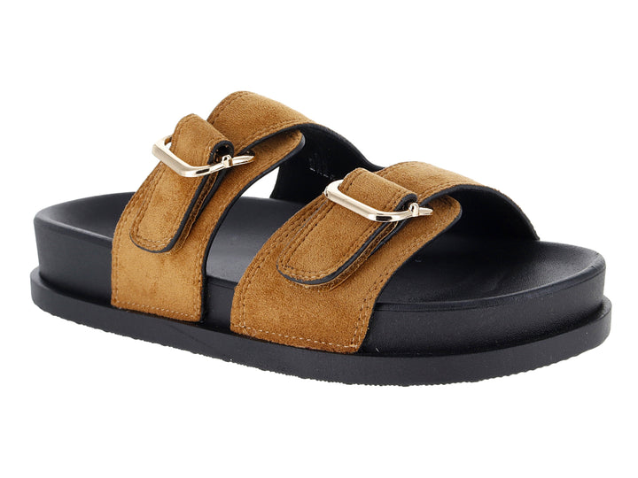 Sandalias Roze color camel con suela gruesa negra y hebillas doradas.