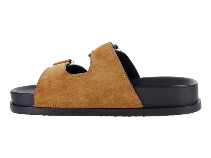 Sandalias Roze color camel con suela gruesa negra y hebillas doradas.