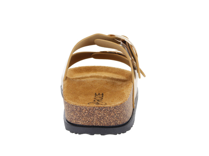 Sandalias color dorado con dos correas con hebillas y suela de corcho.