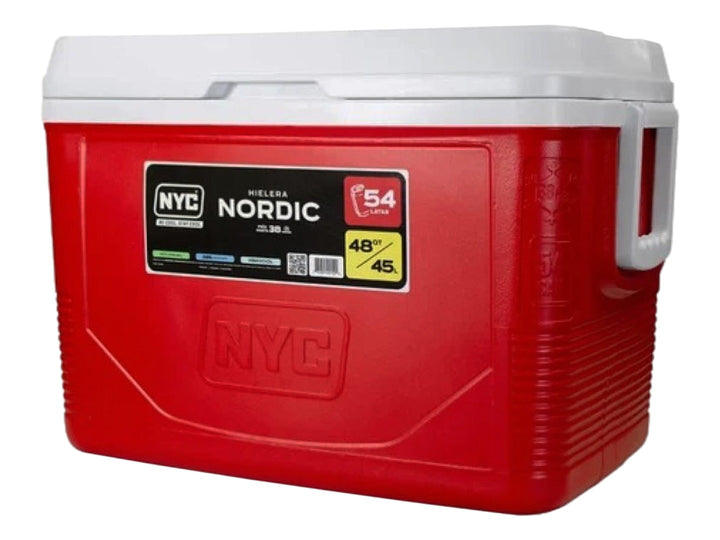 Hielera NYC Nordic de color rojo con tapa blanca y asas laterales, capacidad de 48 cuartos.