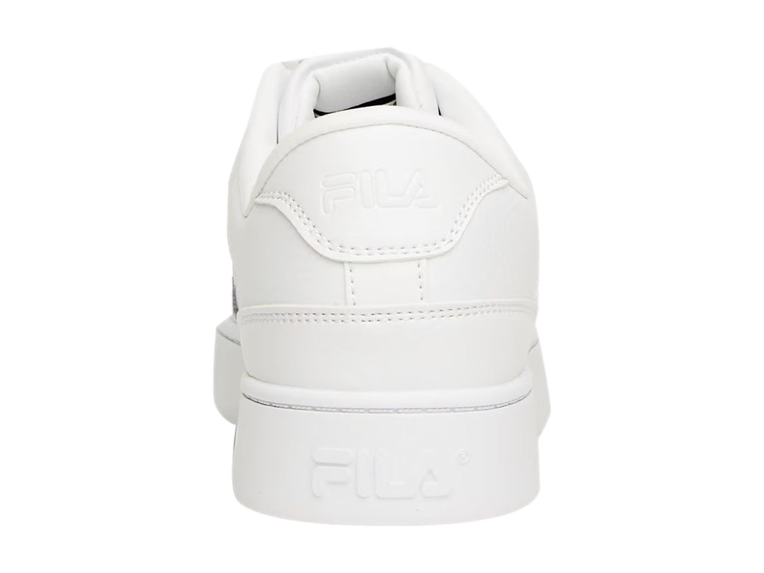 Tenis FILA color blanco total con suela ancha y diseño casual deportivo.