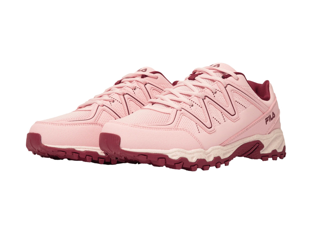 Tenis FILA color rosa con detalles en guinda y blanco, diseño deportivo y robusto.
