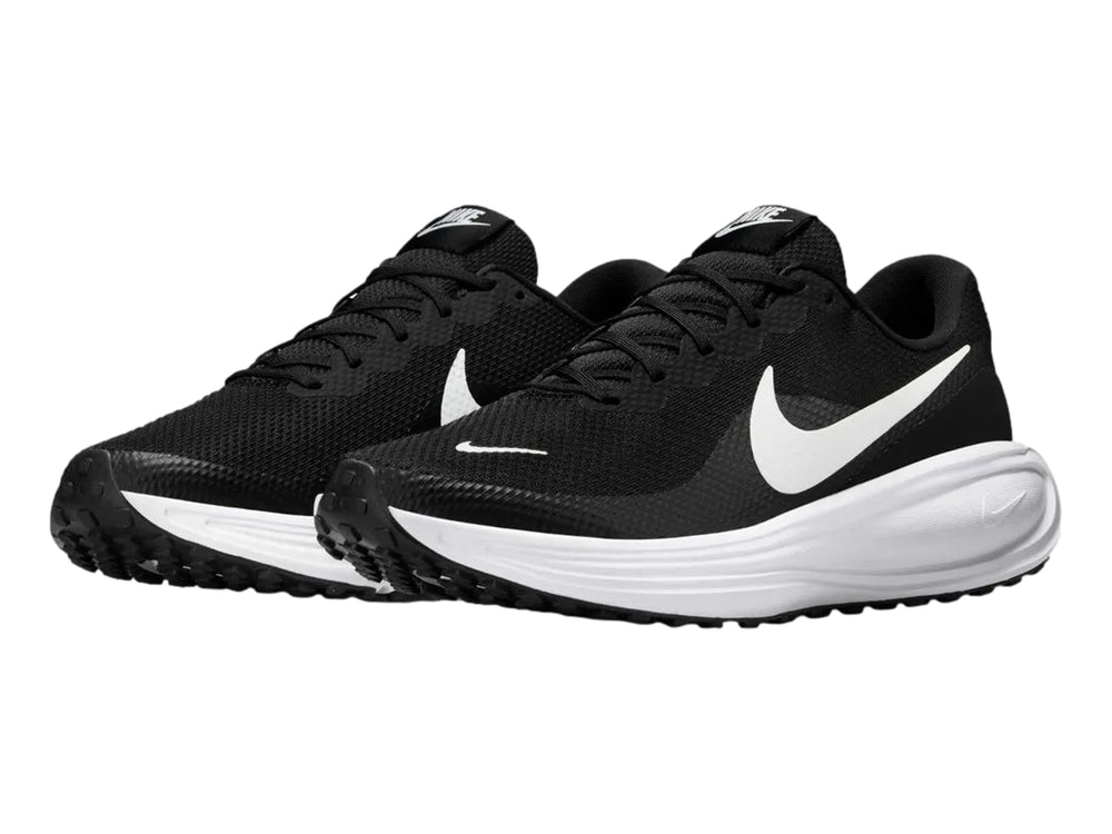 Tenis Nike Revolution 8 en color negro con suela y logotipo Swoosh en color blanco.