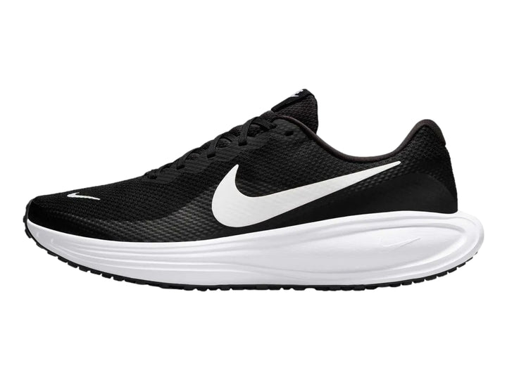 Tenis Nike Revolution 8 en color negro con suela y logotipo Swoosh en color blanco.