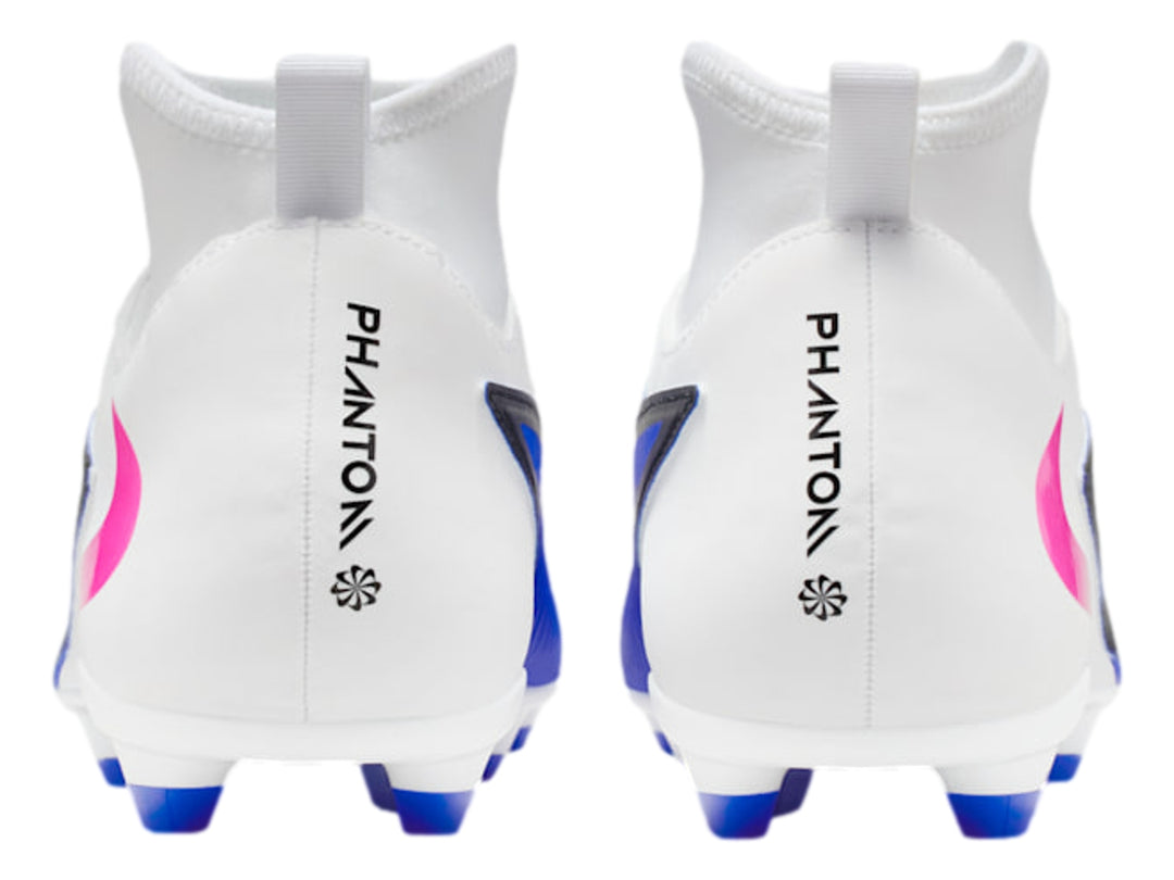 Zapato de fútbol Nike Phantom 6 High en colores blanco, azul y rosa con diseño de caña alta.