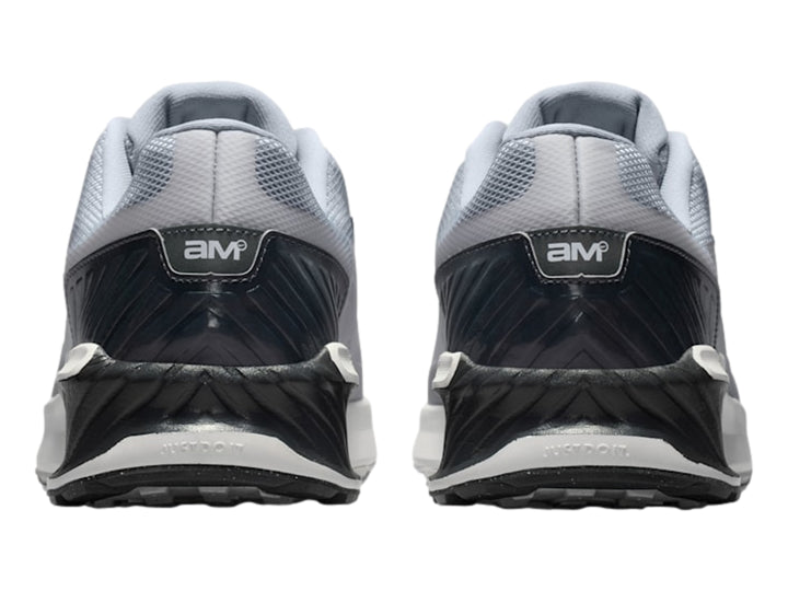 Tenis Nike Air Max color gris con detalles en negro y suela blanca.