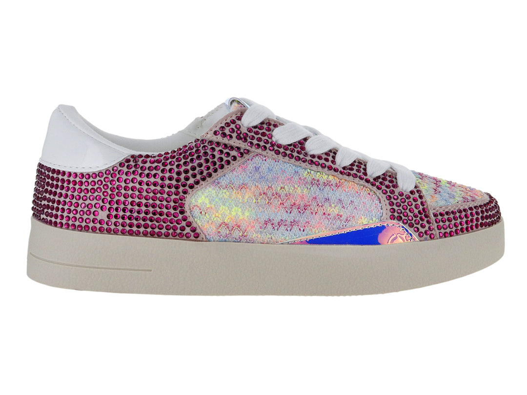 Tenis infantiles Steve Madden con acabado multicolor iridiscente y detalles de pedrería rosa.