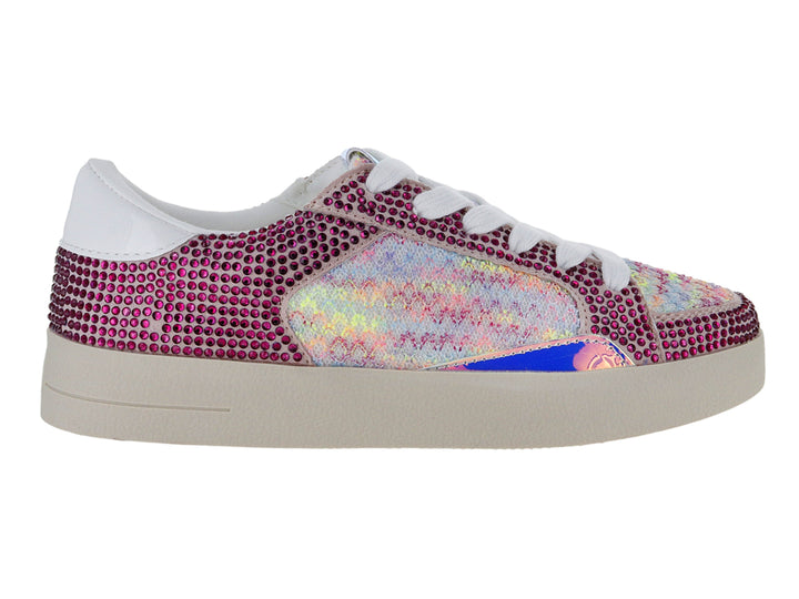 Tenis infantiles Steve Madden con acabado multicolor iridiscente y detalles de pedrería rosa.