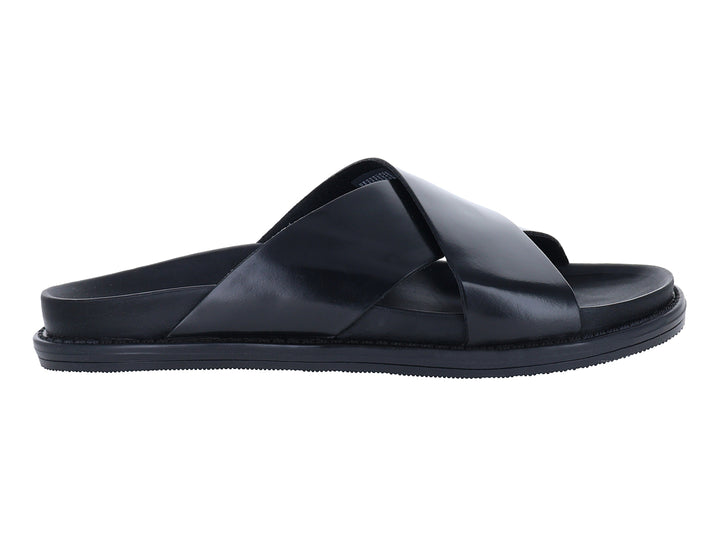 Sandalias negras formales de Steve Madden con tiras cruzadas sobre fondo blanco.