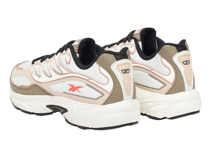 Tenis Reebok Premier Road Control en colores gris, beige y rosa con suela blanca y detalles en negro.