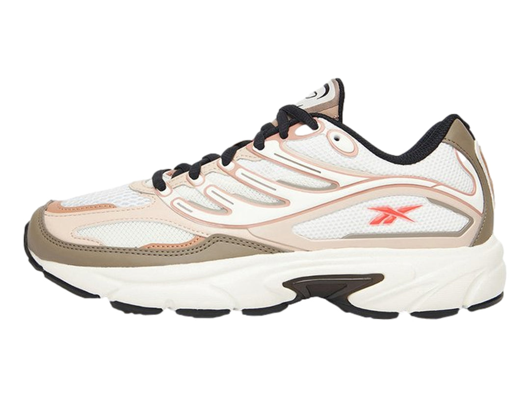 Tenis Reebok Premier Road Control en colores gris, beige y rosa con suela blanca y detalles en negro.