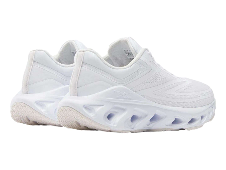 Tenis deportivos Reebok Fuel Flex Run en color blanco con suela geométrica amortiguada.