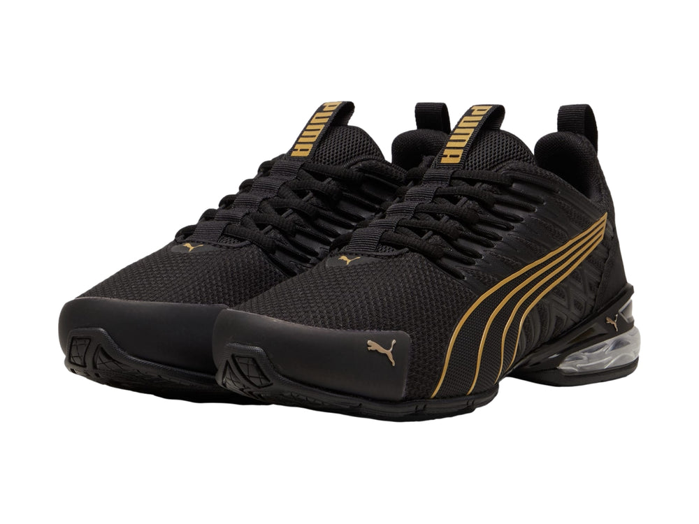 Tenis deportivos PUMA color negro con rayas en oro rosa y cámara de aire en el talón.