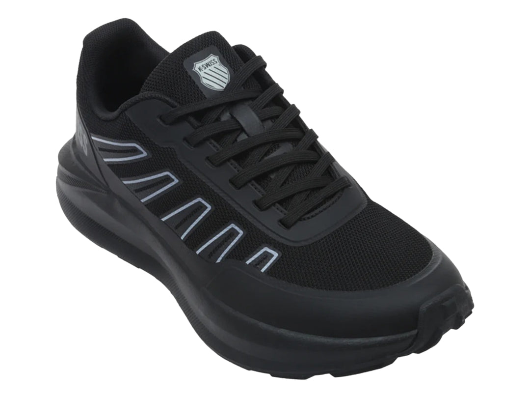 Tenis deportivos K-Swiss modelo K-Hiker en color negro con detalles en gris y suela robusta.