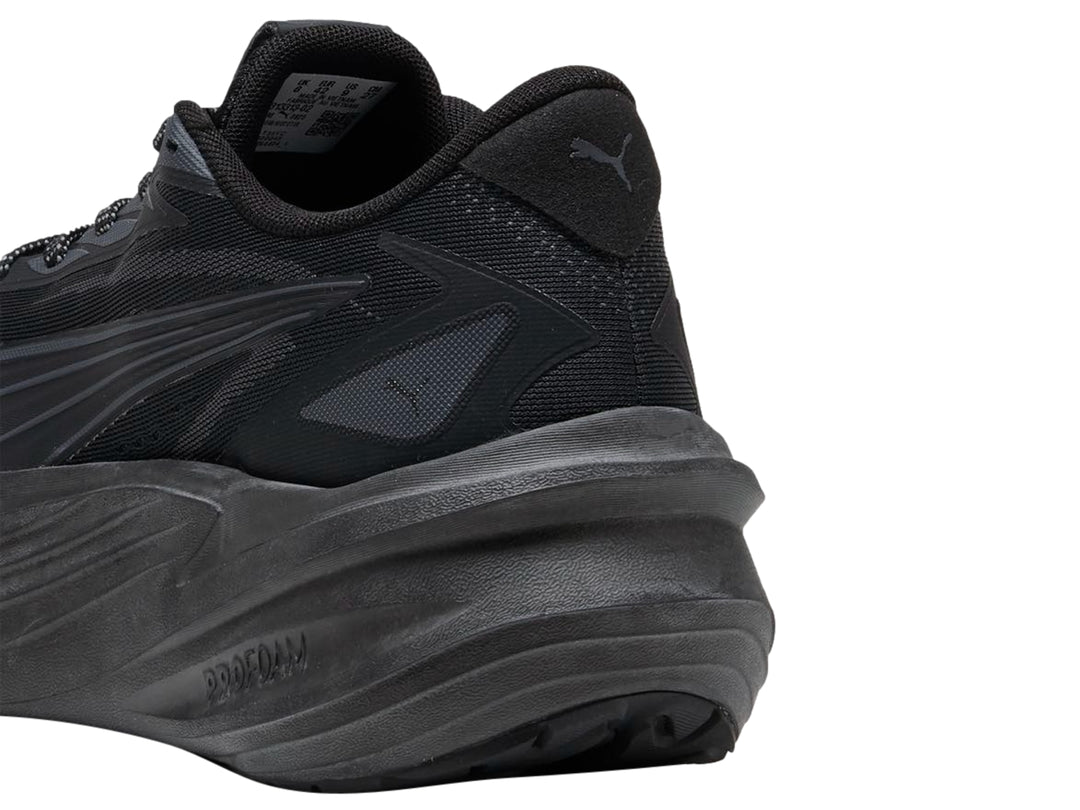 Tenis deportivos PUMA Maxima Pro color negro con suela gruesa y diseño moderno.