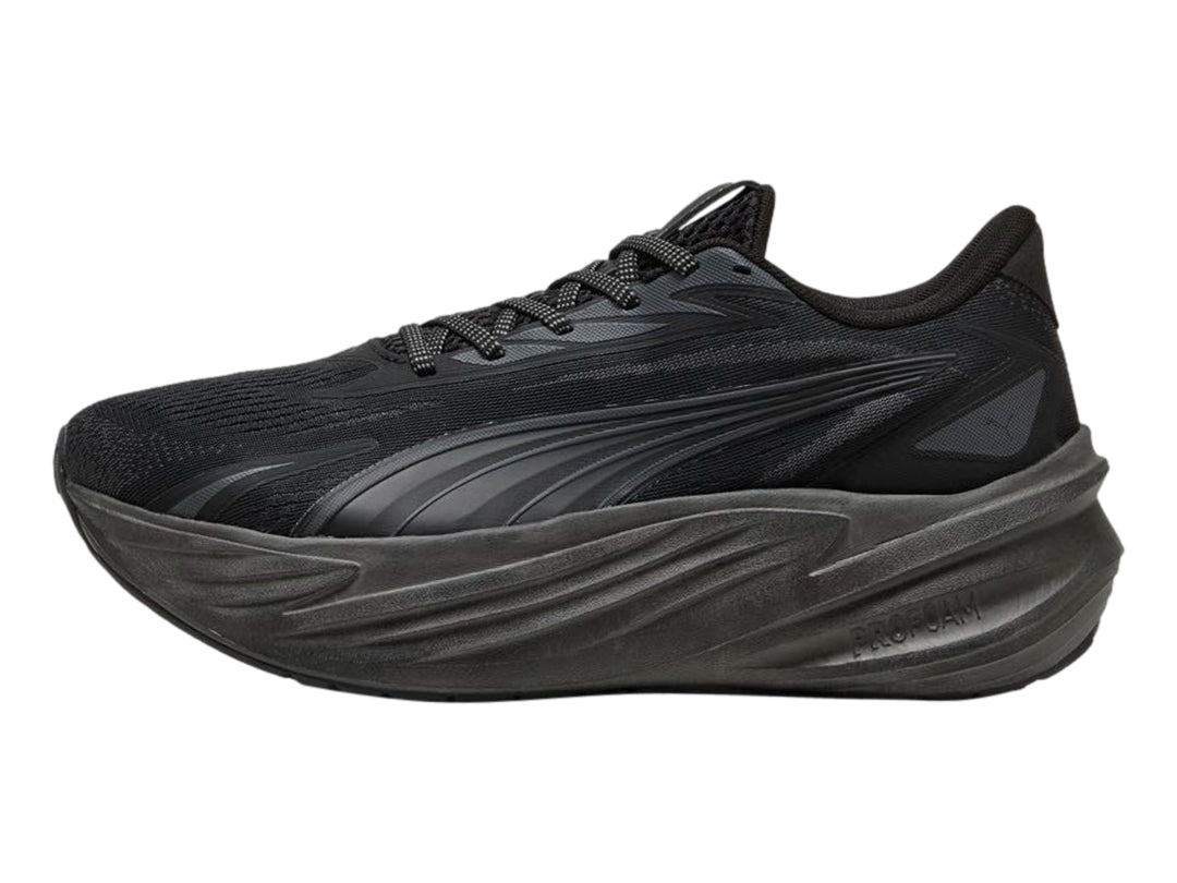 Tenis deportivos PUMA Maxima Pro color negro con suela gruesa y diseño moderno.