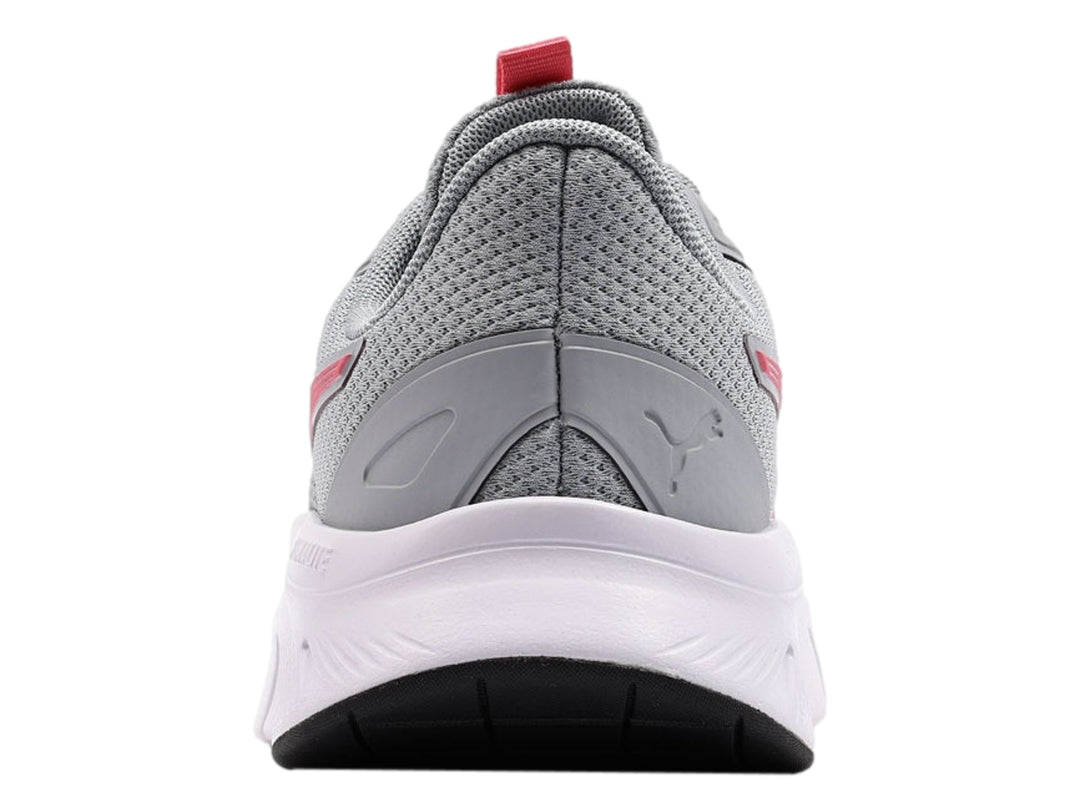 Tenis PUMA color gris con detalles en rosa y suela blanca.