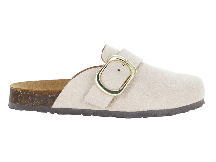 Zapatilla beige de textil con hebilla dorada y suela de corcho.