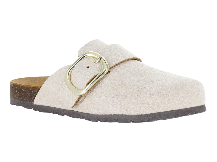 Zapatilla beige de textil con hebilla dorada y suela de corcho.