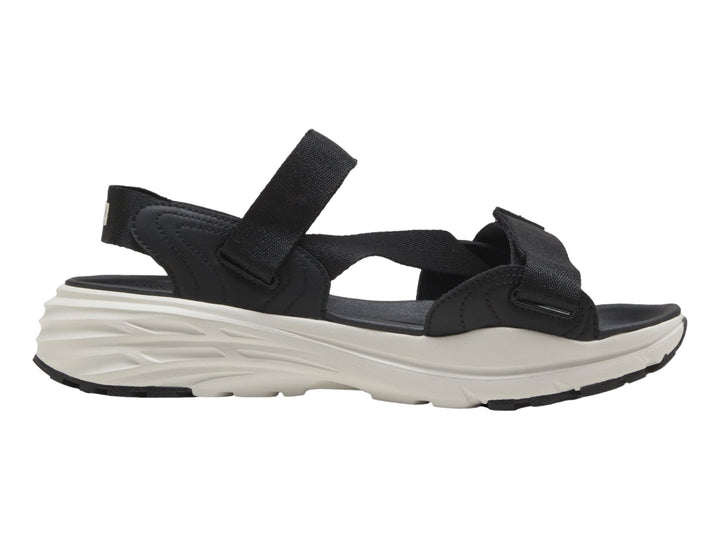 Sandalia deportiva PUMA de color negro con suela gruesa en color blanco.