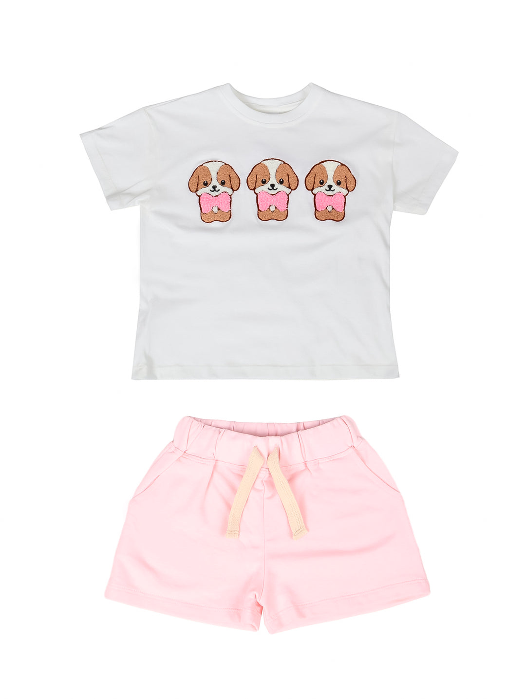 Conjunto para niña con camiseta blanca estampada de perritos y shorts color rosa.