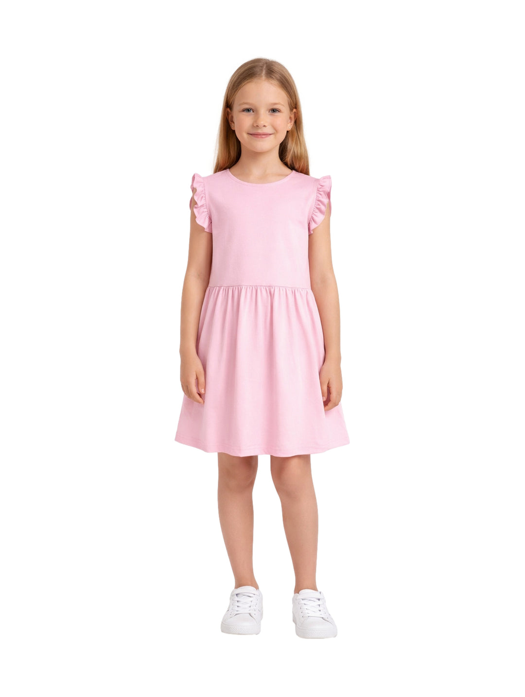 Niña vistiendo un vestido corto color rosa fiusha con detalles de volantes en los hombros y calzado blanco.